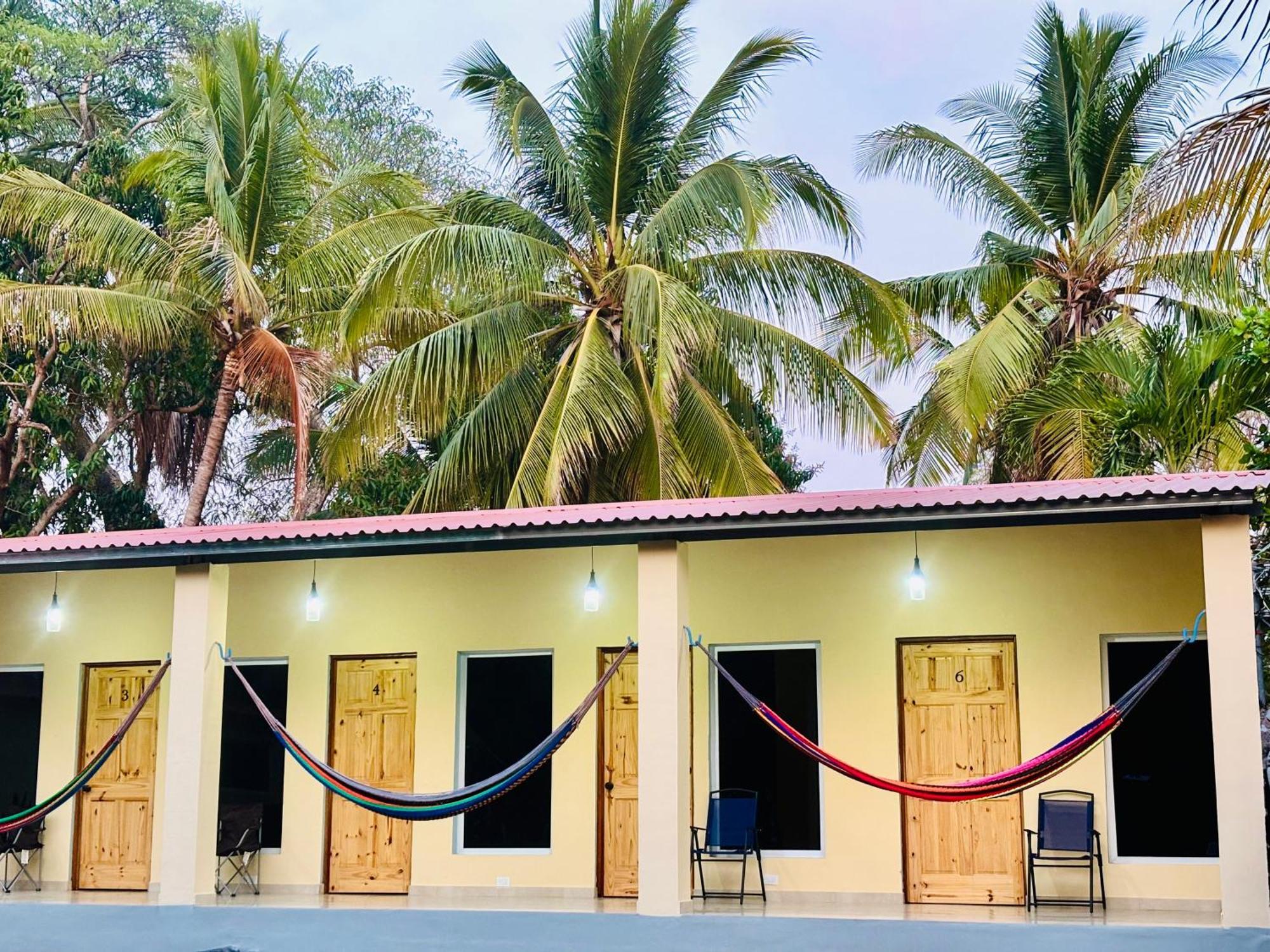 Hostal Camila'S Tamanique Exterior foto